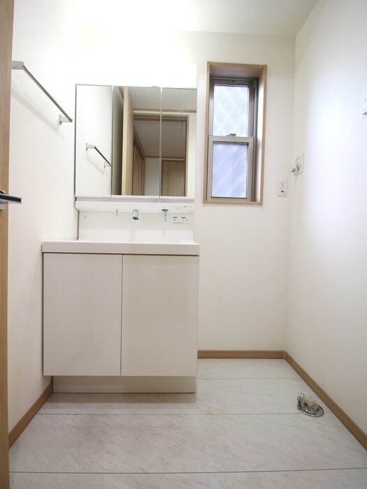 物件内観写真12　(洗濯機置場)