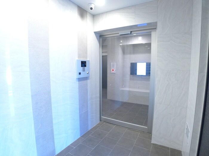 物件外観写真4　(エントランス部分)