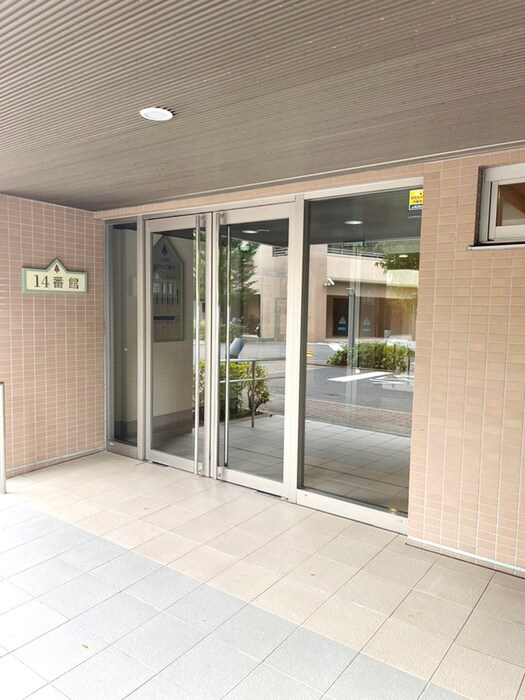 物件外観写真5　(エントランス部分)