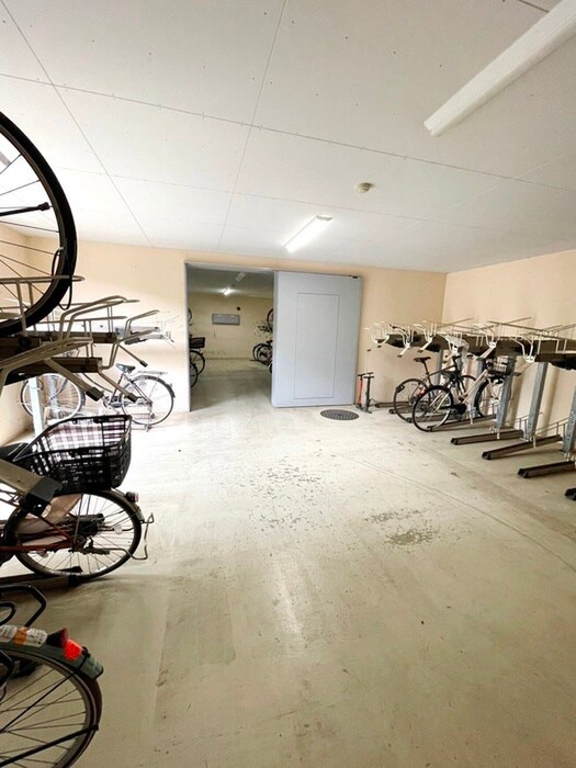 物件外観写真6　(駐輪場)