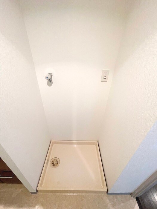 物件内観写真18　(洗濯機置場)