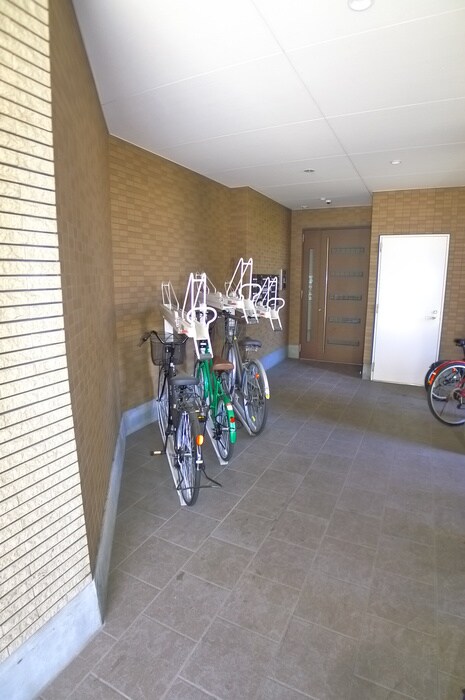 物件外観写真4　(駐輪場)