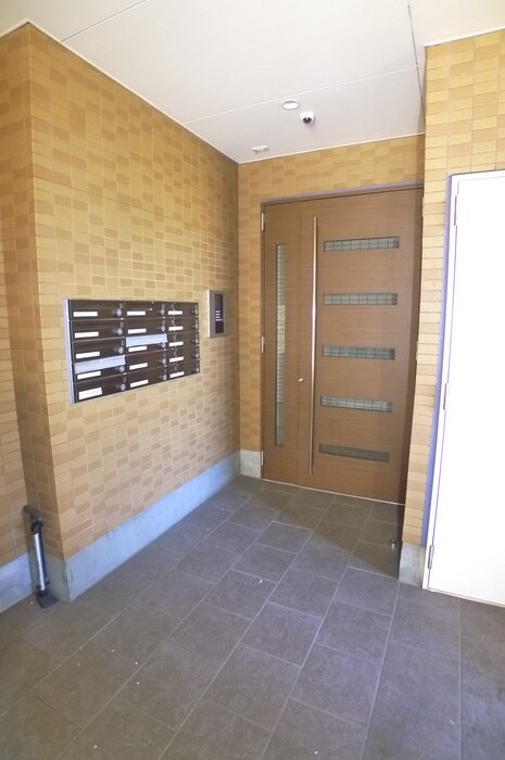 物件外観写真6　(エントランス部分)