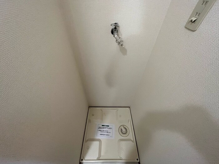 物件内観写真16　(洗濯機置場)