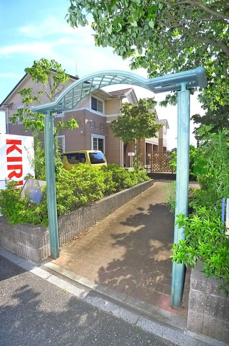 物件外観写真2　(エントランス部分)