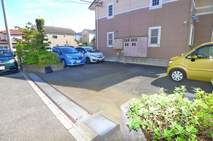 物件外観写真6　(駐車場)