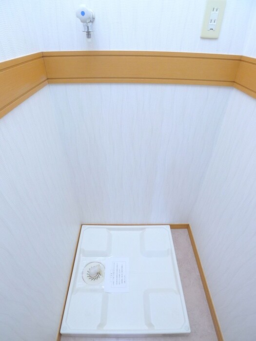 物件内観写真14　(洗濯機置場)