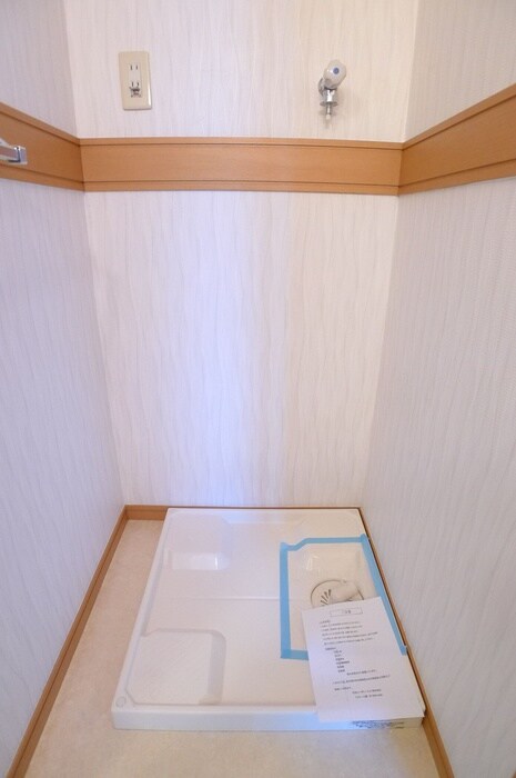 物件内観写真14　(洗濯機置場)