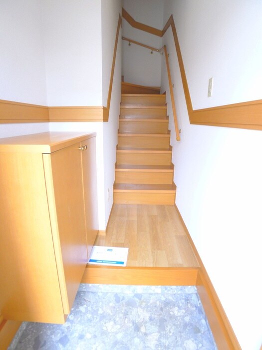 物件内観写真16　(玄関)