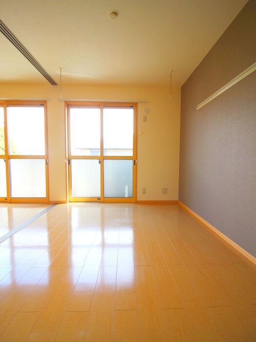 物件内観写真8　(室内からの展望)