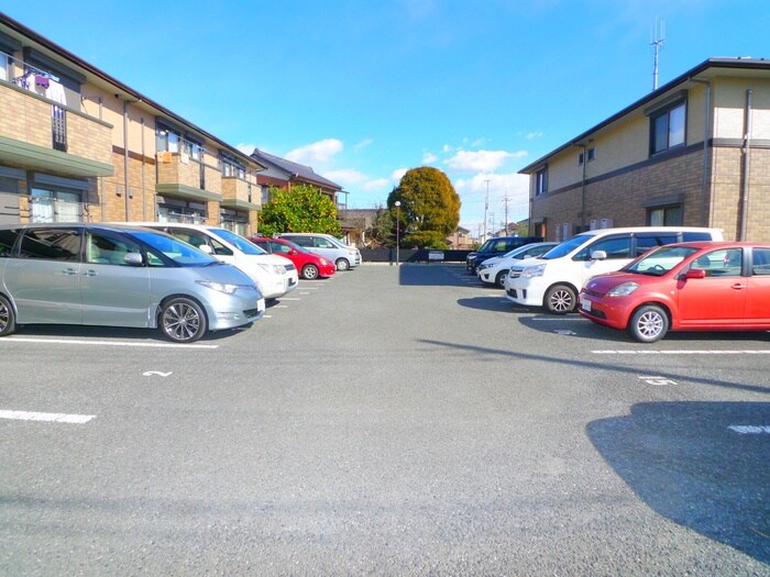 物件外観写真4　(駐車場)