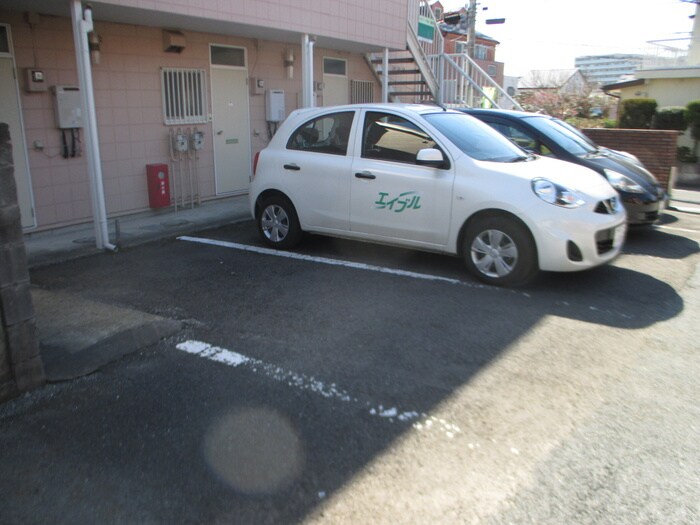 物件外観写真5　(駐車場)