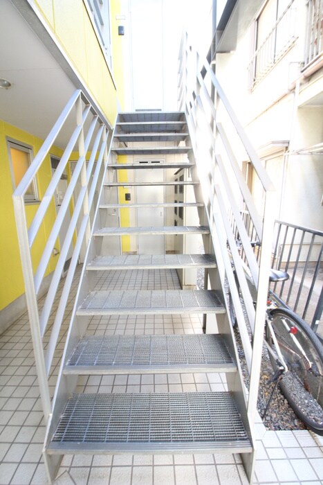 物件外観写真4　(エントランス部分)