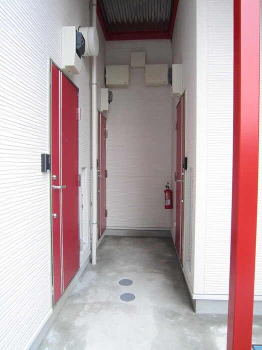 物件外観写真3　(エントランス部分)