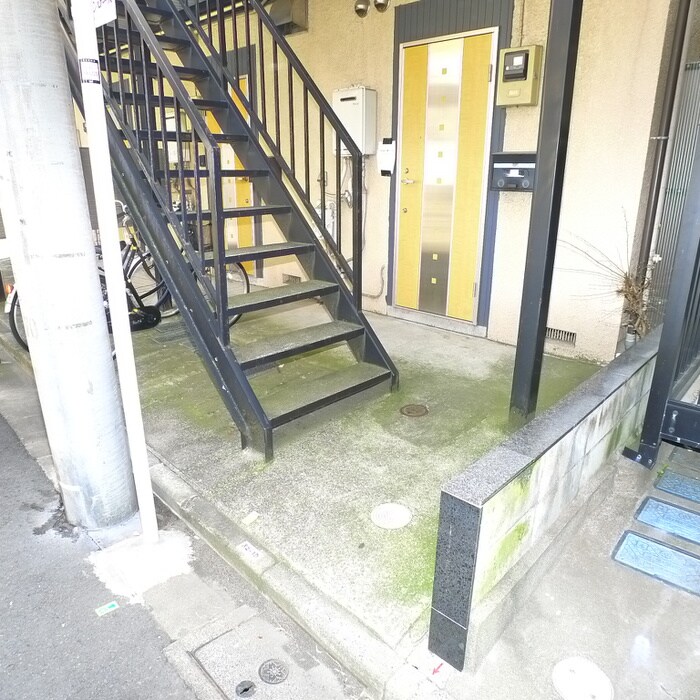 物件外観写真4　(エントランス部分)