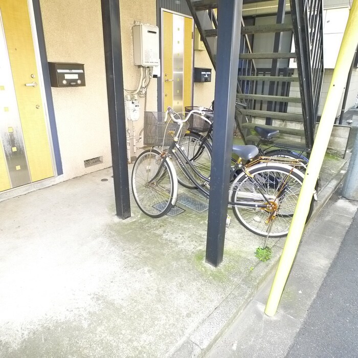 物件外観写真5　(駐輪場)