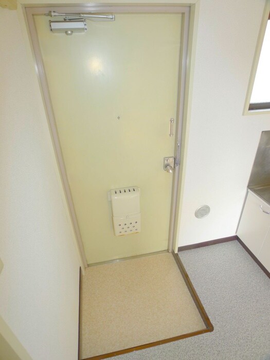 物件内観写真16　(玄関)