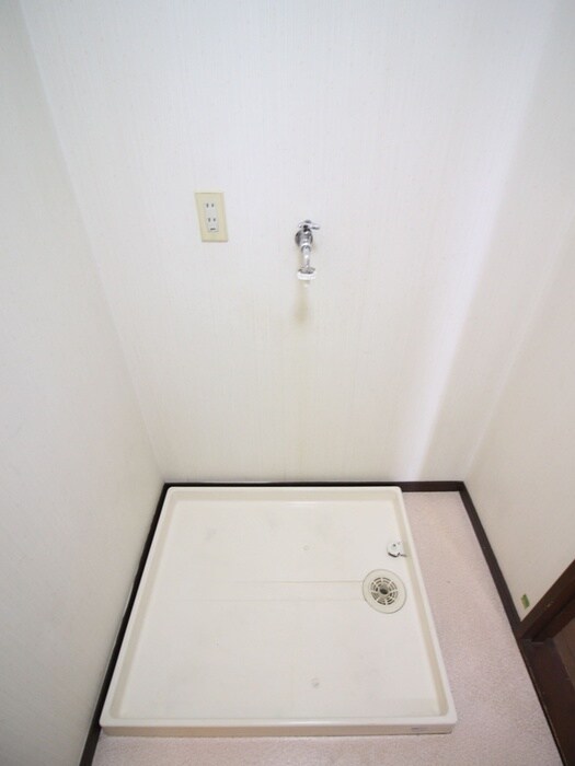 物件内観写真15　(洗濯機置場)