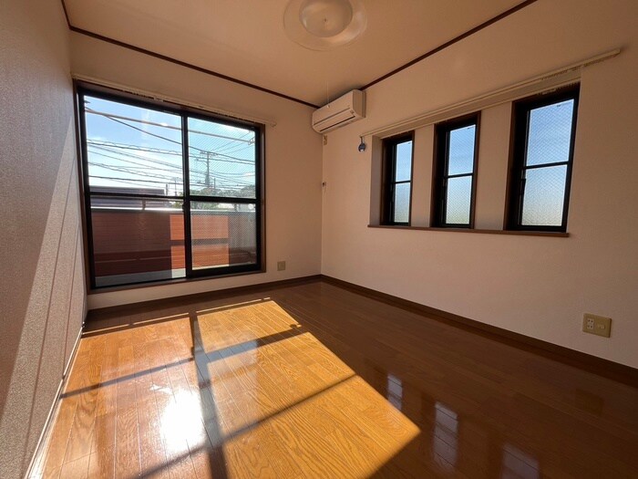 物件内観写真8　(居室)