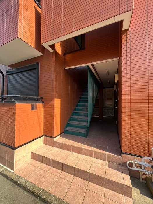 物件外観写真3　(エントランス部分)