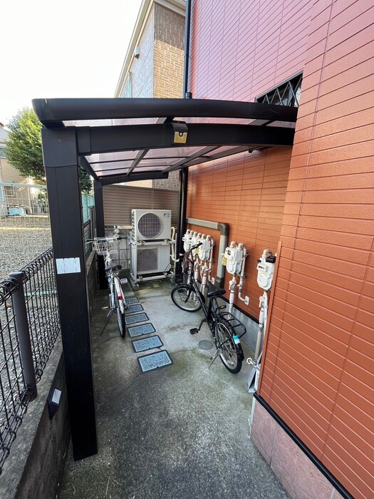 物件外観写真4　(駐輪場)