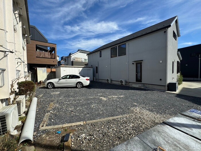 物件外観写真5　(駐車場)