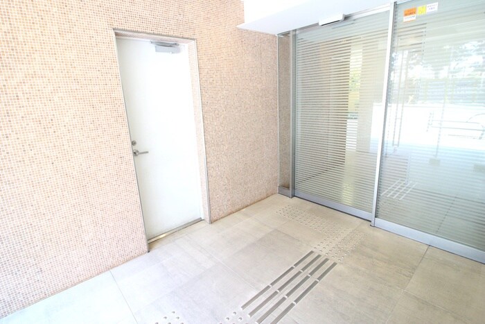 物件外観写真4　(エントランス部分)