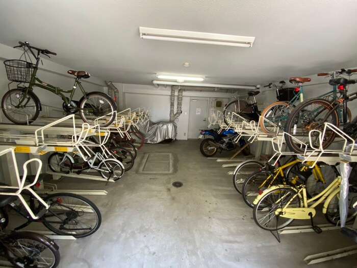 物件外観写真5　(駐輪場)