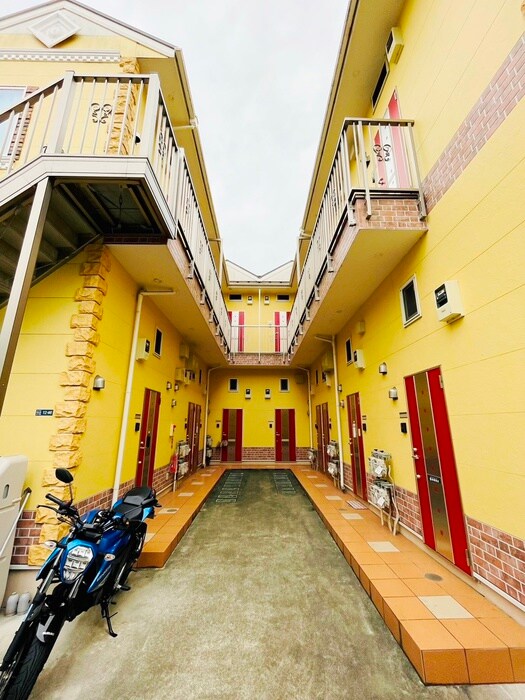 物件外観写真5　(エントランス部分)