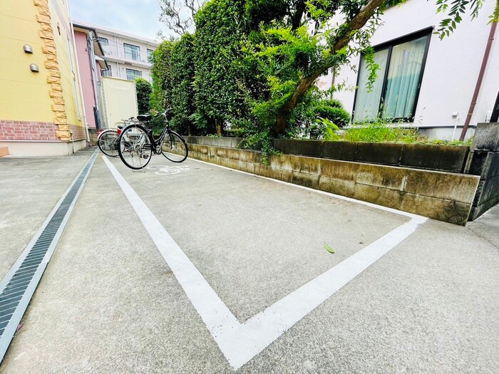 物件外観写真6　(駐輪場)