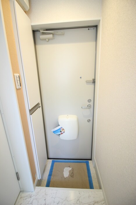 物件内観写真15　(玄関)