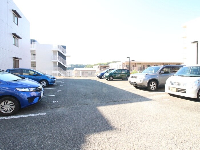 物件外観写真4　(駐車場)