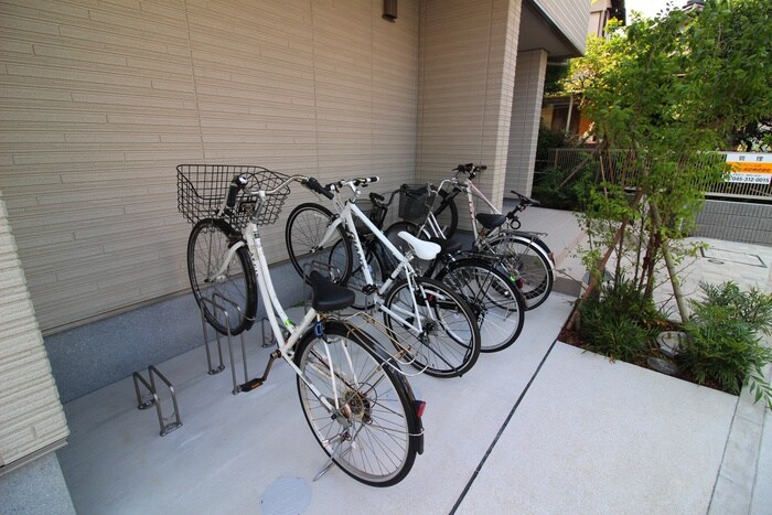 物件外観写真4　(駐輪場)