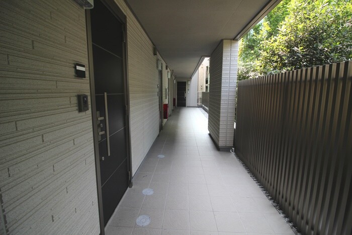 物件外観写真6　(エントランス部分)