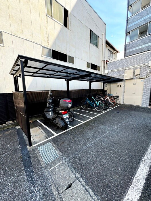 物件外観写真4　(駐輪場)