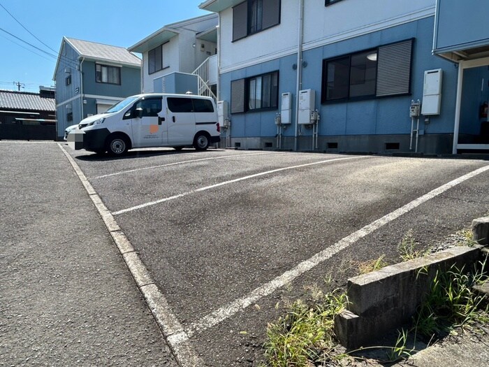 物件外観写真5　(駐車場)