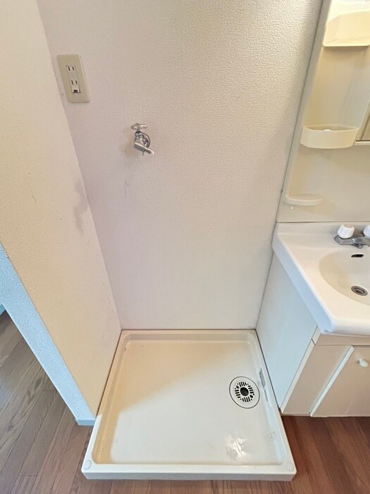 物件内観写真16　(洗濯機置場)