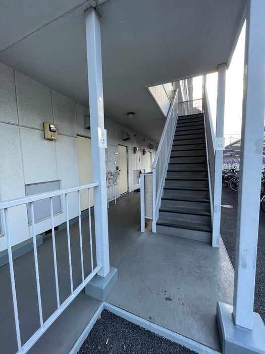 物件外観写真2　(エントランス部分)