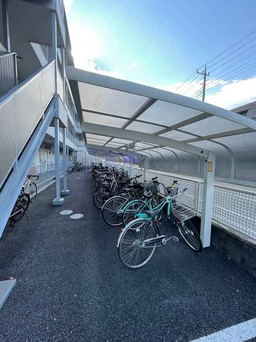 物件外観写真4　(駐輪場)