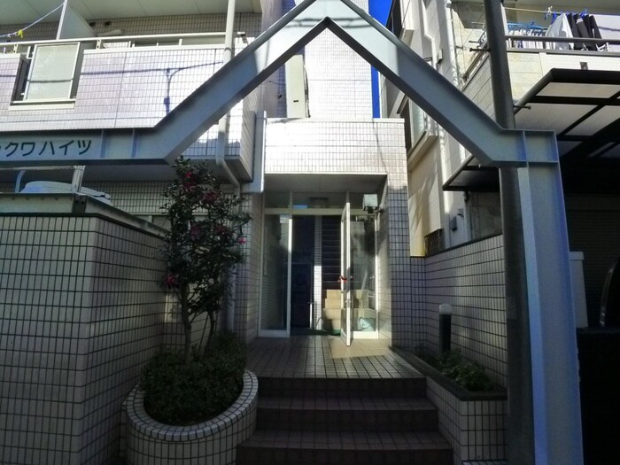 物件外観写真5　(エントランス部分)