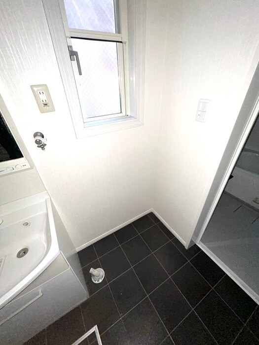 物件内観写真11　(洗濯機置場)