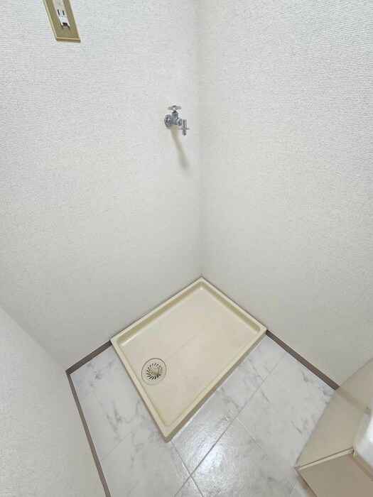 物件内観写真12　(洗濯機置場)