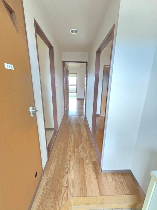 物件内観写真20　(廊下)