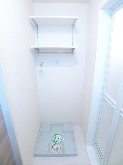 物件内観写真16　(洗濯機置場)