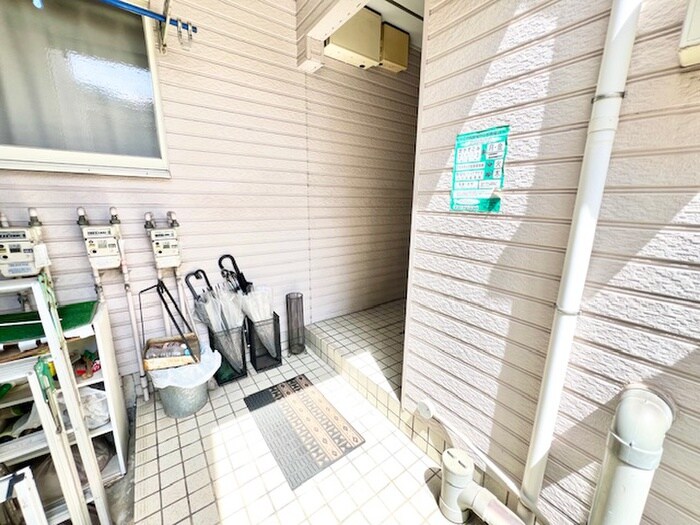 物件外観写真6　(エントランス部分)