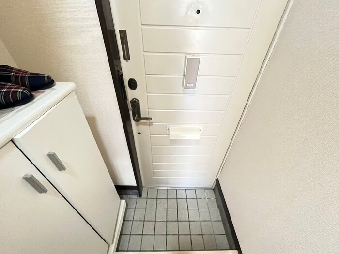 物件内観写真16　(玄関)