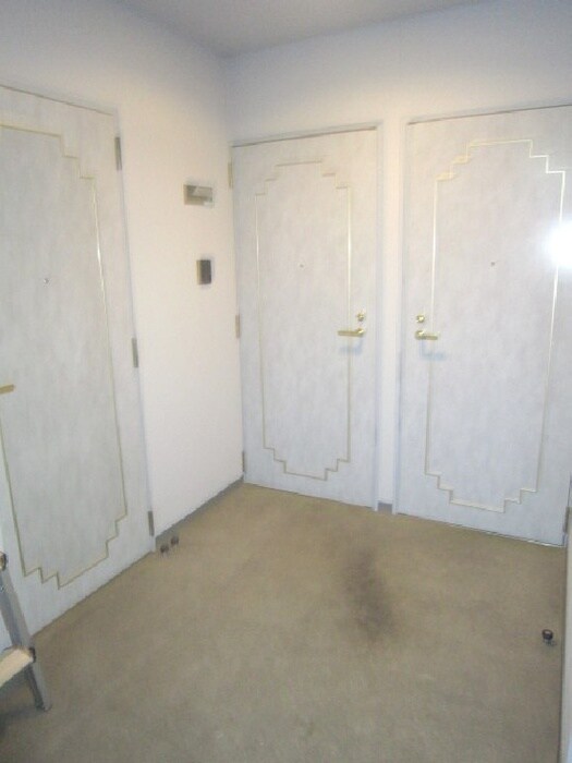 物件内観写真16　(玄関)