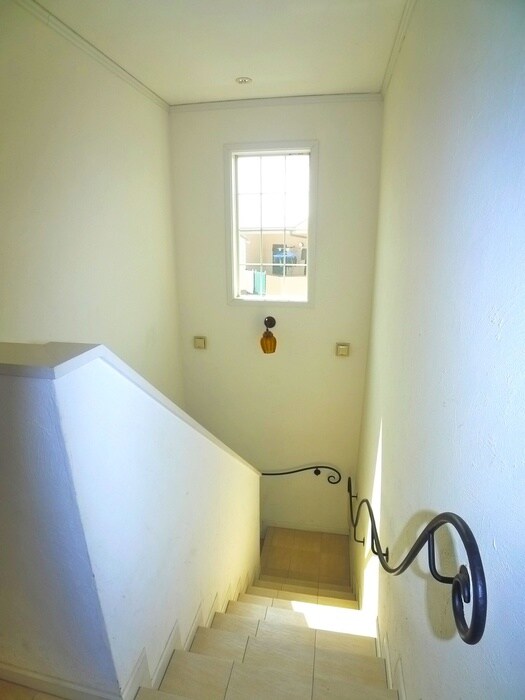 物件外観写真6　(エントランス部分)