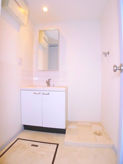 物件内観写真15　(洗濯機置場)