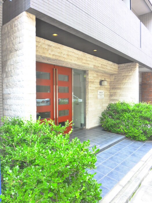 物件外観写真2　(エントランス部分)